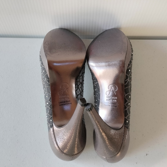 Adrianna Papell Foxy Silver Embellished Mesh Heels Pumps 8.5 Wedding Formal - Picture 10 of 14
